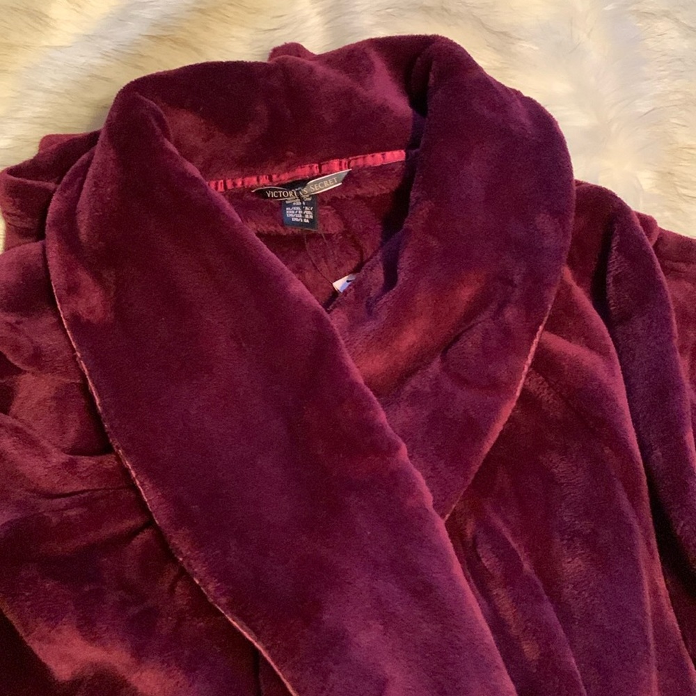 💕 NWT VICTORIA’S SECRET ROBE/SOFT LUXURIOUS PLUSH CABERNET/BURGUNDY SATIN PIPING